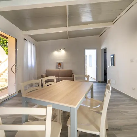 Caponegro Ferienhaus Avola